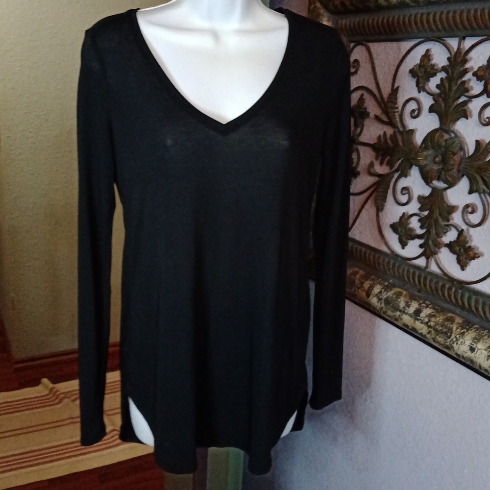EUC Mossimo TOP - Black with long sleeves, V-Neck, stretch Sz SP